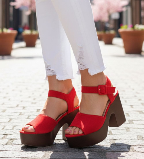 Czerwone damskie sandały na platformie /G6-3 13105 T192/