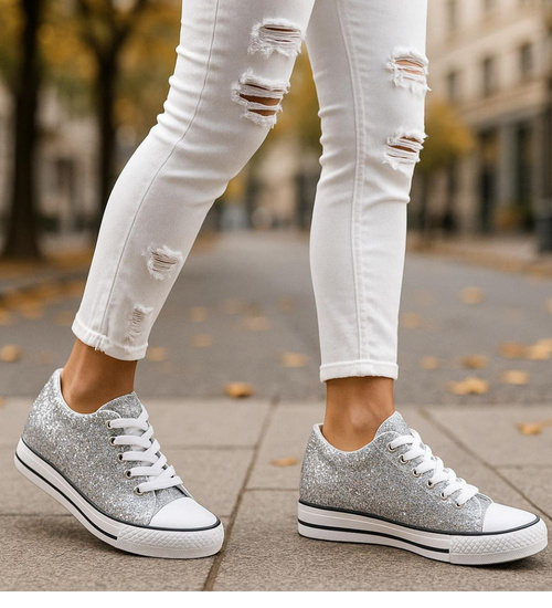 Srebrne trampki sneakersy na niskim koturnie /J4-2 16611 T094/