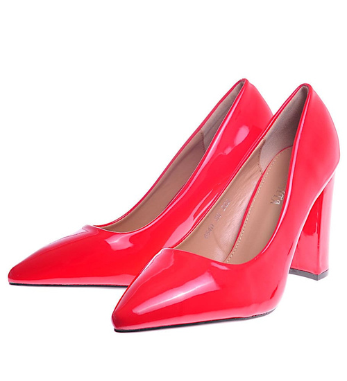 Czerwone czółenka na słupku /E10-3 11829 T592/