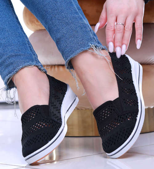 Ażurowe tenisówki damskie na niskim koturnie /E9-3 13939 S1/ Ażurowe tenisówki damskie na niskim koturnie /E9-3 13939 S1/