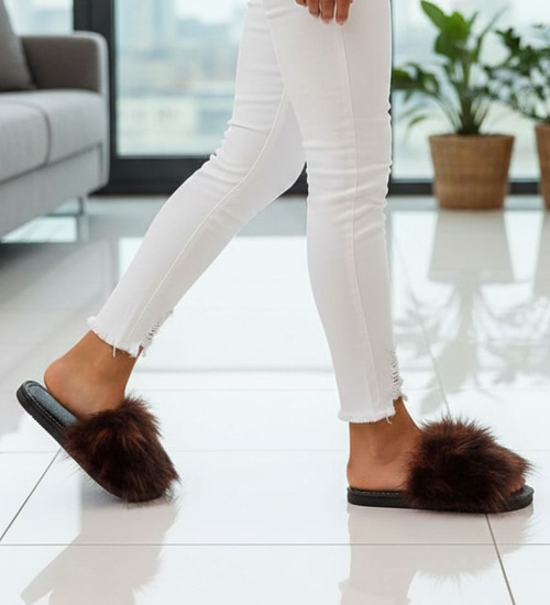 Rude klapki z efektownym futerkiem /B2-1 2830 S195/