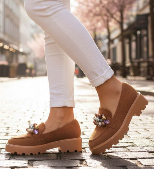 Karmelowe półbuty loafersy na platformie z kamieniami /B6-2 18484 T203/
