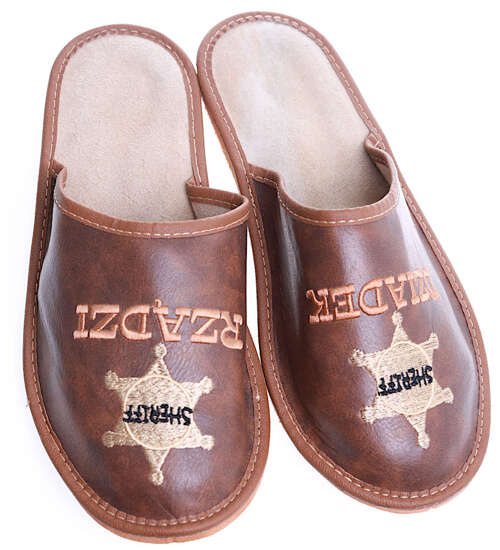Brązowe kapcie na prezent SUPER DZIADEK SZERYF /C2-1 6596 S198-5/