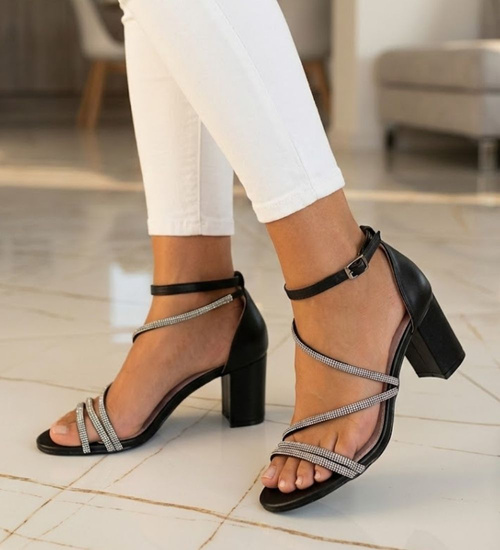 Przepiękne czarne sandały na grubym obcasie z cyrkoniami /C5-3 14199 S598/