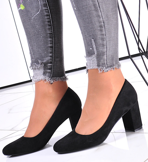 Czarne zamszowe czółenka damskie na słupku /E7-2 12276 T298/