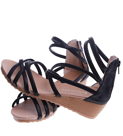 Czarne sandały na niskim koturnie /F7-2 14192 T296/