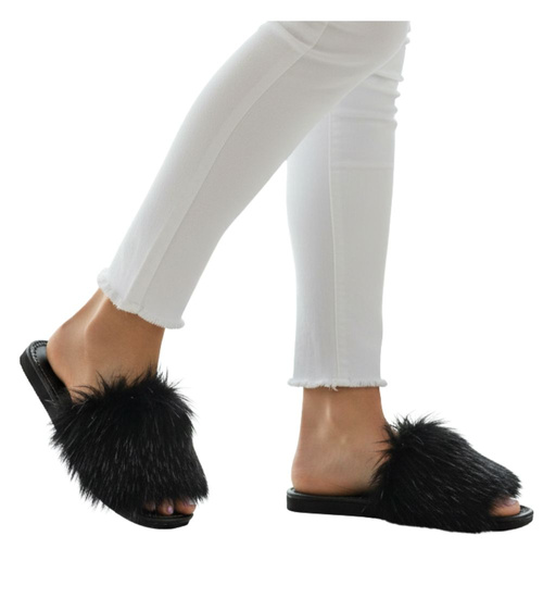 Czarne kapcie domowe klapki z futerkiem /A4-1 6169 S195/