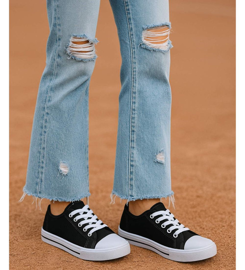 Klasyczne czarne trampki z niską cholewką /E8-1 15579 T089/