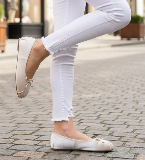 Zamszowe beżowe balerinki z paseczkami /A8-2 13330 T035 +H2/