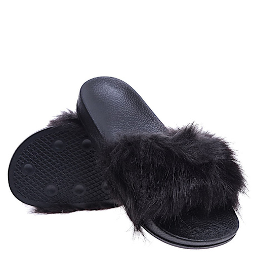 Czarne damskie klapki gumowe z futerkiem /A4-2 14646 T157/