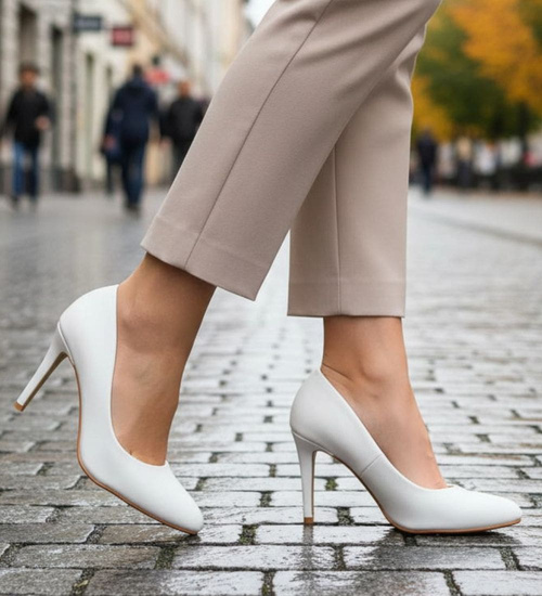 Białe czółenka damskie na szpilce /D3-3 17484 G157/
