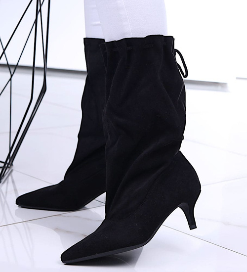 Czarne zamszowe kozaki damskie na niskim obcasie /F2-3 16754 G190/