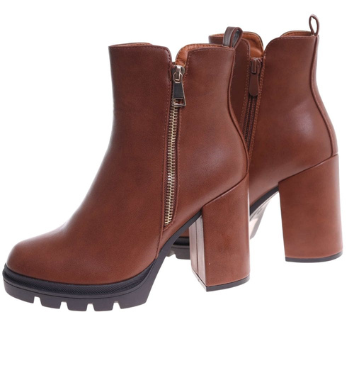 Karmelowe botki damskie na grubym obcasie /B6-2 18402 G284/
