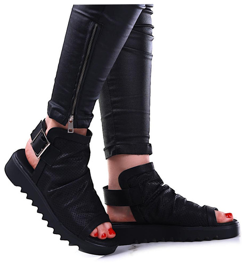 Czarne sandały na niskiej platformie /D9-1 13328 T161/