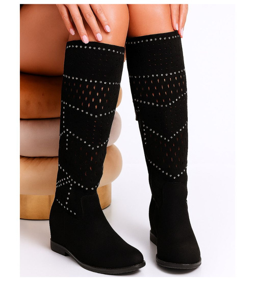 Ażurowe czarne kozaki na niskim koturnie /B6-1 16209 T343/