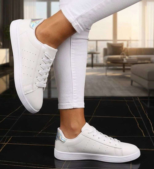 Sznurowane białe trampki damskie /C2-2 18654 T177/