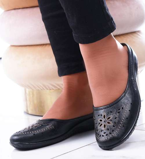 Ażurowe czarne klapki z krytymi noskami //H2-B1-2 13654 T096/