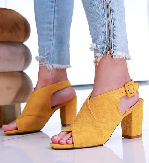 Zamszowe żółte sandały na obcasie /G10-3 16125 T242/