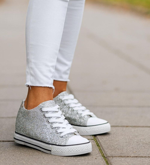 Srebrne trampki sneakersy na niskim koturnie /J4-2 16611 T094/