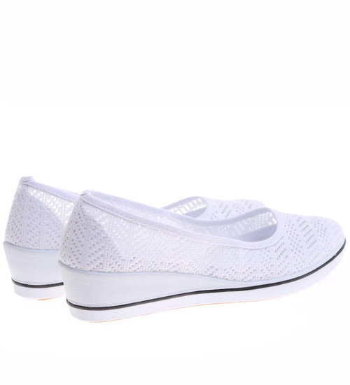 Białe koronkowe tenisówki na niskim koturnie /B3-2 16355 T256/