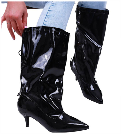 Czarne lakierowane kozaki na obcasie /A8-2 16763 G197/