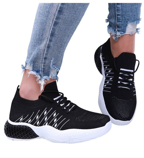 Czarne wsuwane buty sportowe z białymi dodatkami /B5-3 15905 T192/