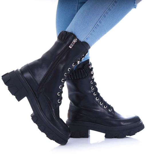 Sznurowane czarne glany trapery na platformie /F9-1 17183 T312/