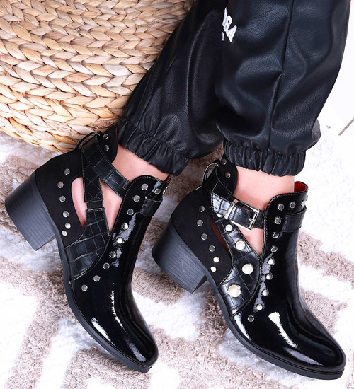 Czarne botki lakierowane na niskim obcasie /F2-1 15233 T187/