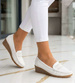 Białe buty czółenka na niskim koturnie /F8-2 18677 T382/