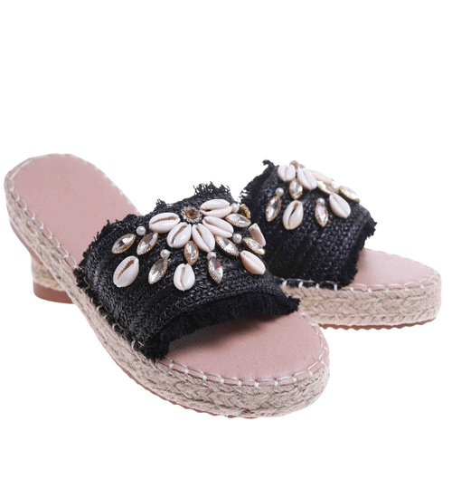 Czarne klapki na niskiej platformie /F2-2 17674 G289/