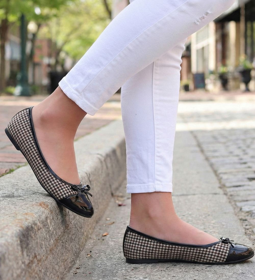 Klasyczne damskie balerinki w pepitkę Beżowe /F10-3 8066 S190/