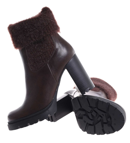 Czekoladowe zimowe botki na słupku /A1-3 18563 G284/