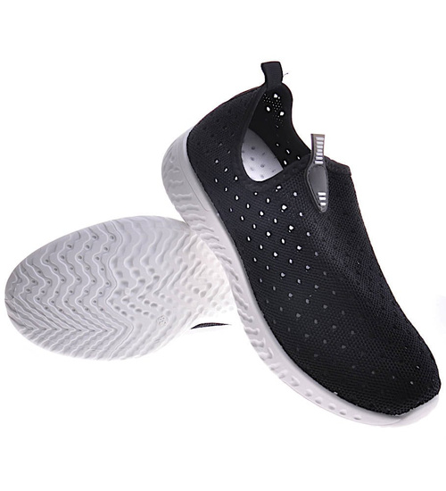 Czarne wsuwane obuwie sportowe /C1-3 11919 T198/