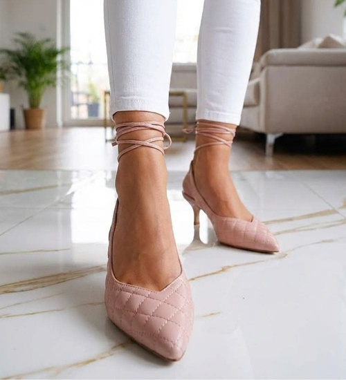 Pikowane beżowe buty wiązane na szpilce /G7-3 12205 T390/