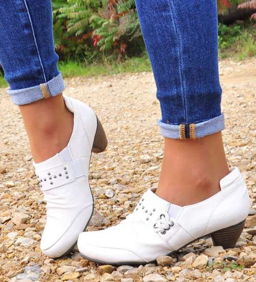 Białe półbuty damskie na niskim obcasie /E6-3 12750 T197/ Białe półbuty damskie na niskim obcasie /E6-3 12750 T197/