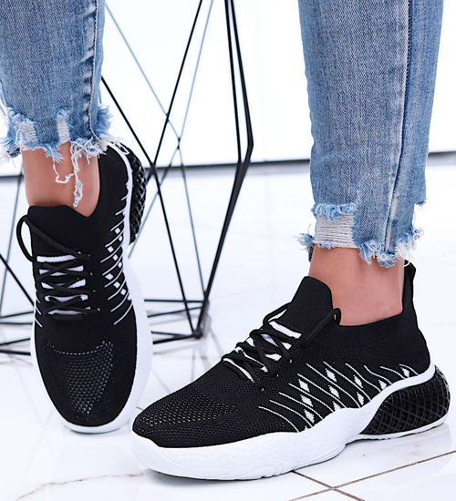 Czarne wsuwane buty sportowe z białymi dodatkami /B5-3 15905 T192/