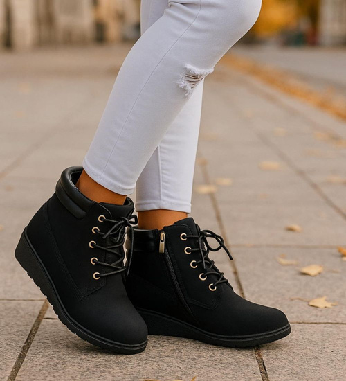 Czarne sznurowane botki na niskim koturnie /C5-2+H2 16626 T7-38/