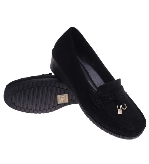 Czarne zamszowe czółenka na niskim koturnie /A2-2 18223 W233/