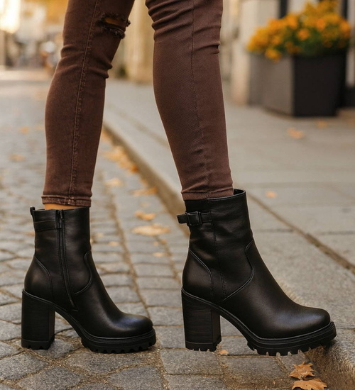 Czarne botki zimowe na grubym obcasie /E8-1 18558 G388/