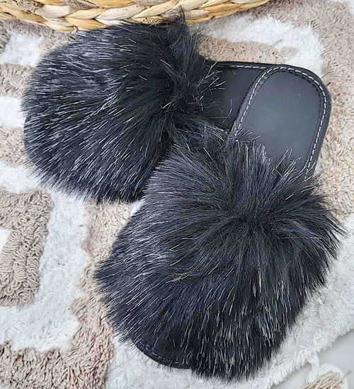 Czarne kapcie domowe klapki z futerkiem /A4-1 6169 S195/