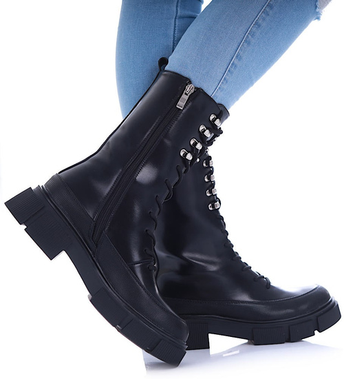 Wiązane czarne glany trapery na platformie /D8-3 17184 T312/