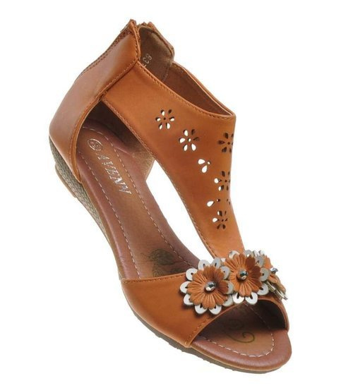 Camelowe dziecięce sandałki z kwiatkami /B4-2 4642 T006/