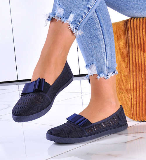 Koronkowe tenisówki damskie z kokardą Granatowe /C4-1 6117 S190/