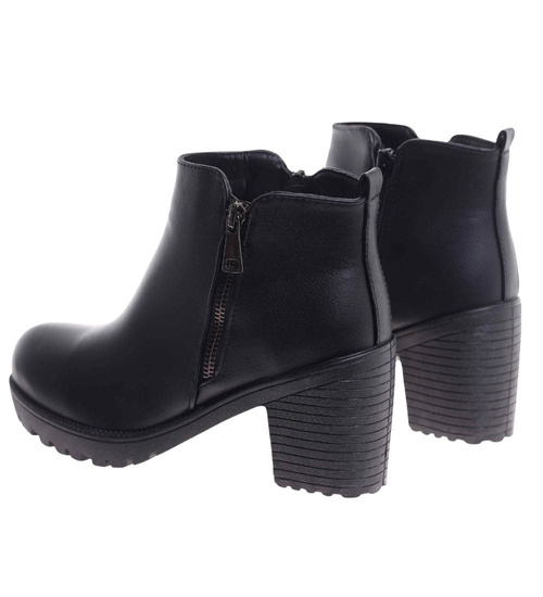 Czarne botki na obcasie z suwakiem /C7-3 18414 T300/