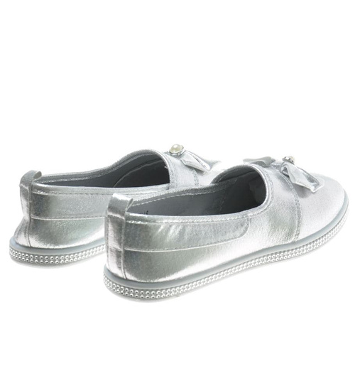 Błyszczące dziecięce trampki z kokardką Srebrne /D3-1 7638 S101/