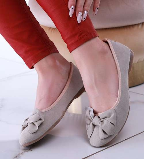 Beżowe zamszowe balerinki z kokardką /E8-3 13403 T190/