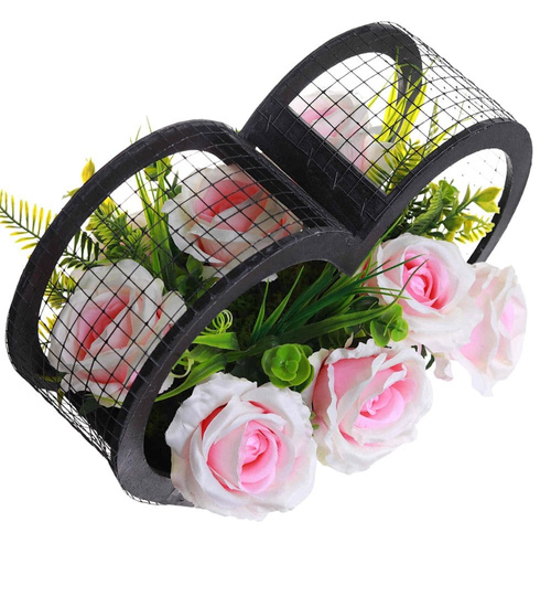 Kompozycja kwiatowa- biało różowe róże w dużym czarnym sercu /Komp109 P424/