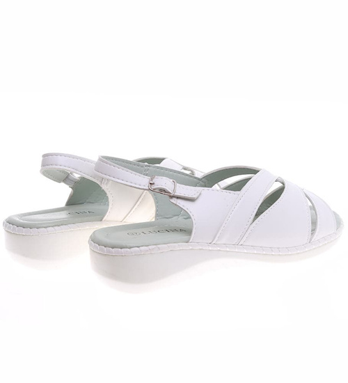 Białe sandały damskie na niskim obcasie /B5-1 16519 T138/