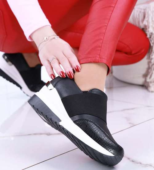 Czarne wsuwane sneakersy na koturnie /C5-1 14746 T463/