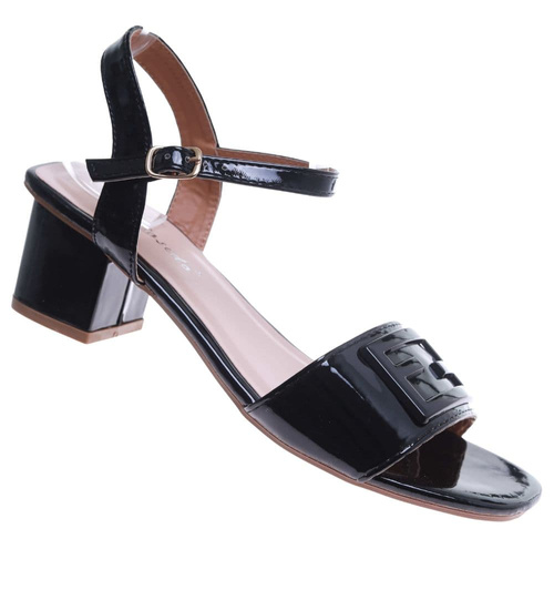 Czarne damskie sandały na niskim obcasie /F6-3 17600 T137/